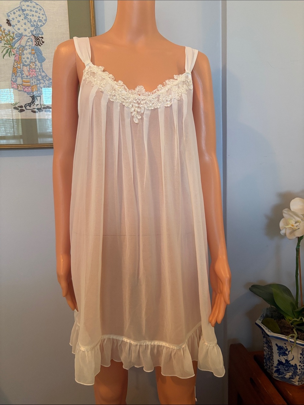 Linea Donatella White Sheer Lace-Trim Nightie. NWOT